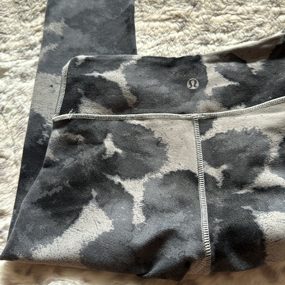 EUC Lululemon Wunder Under Pant Floral Platoon Silver Spoon Ambient Grey size 2 - Picture 6 of 8